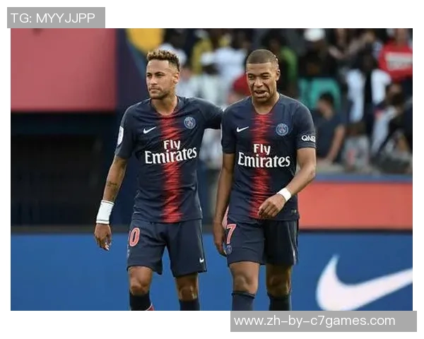 球星海报与足球床完美融合打造专属个性化卧室空间